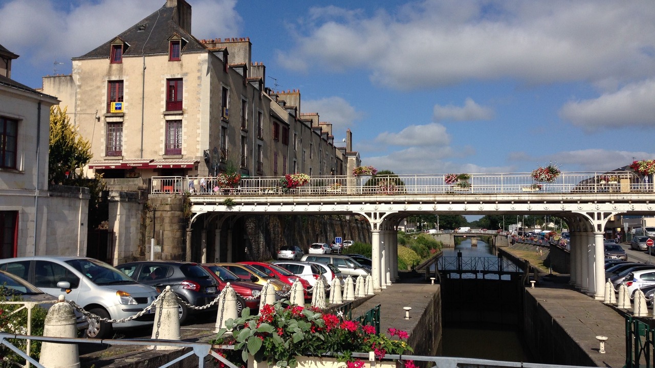 Photo of Others in Redon