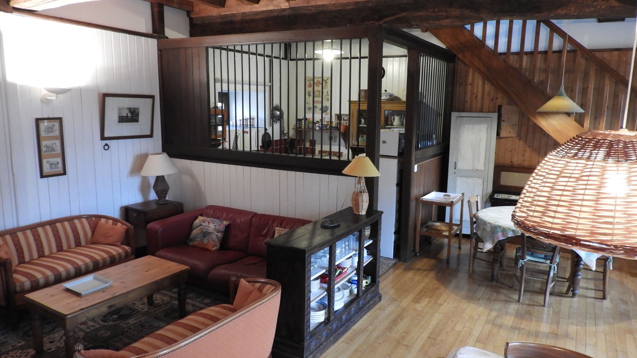 Photo of Livingroom in Irodouer