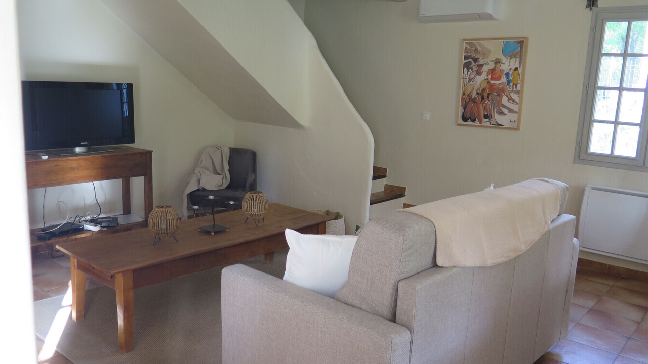 Photo of Livingroom in Apt