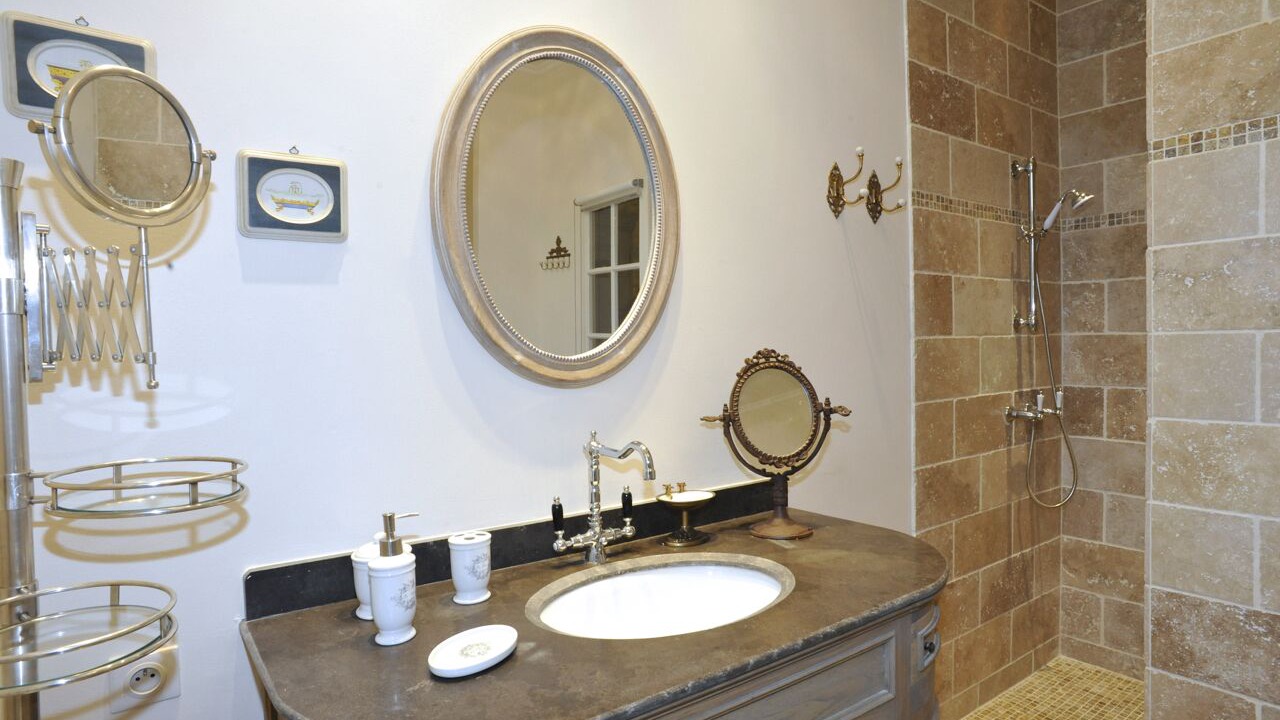Photo of Bathroom in Conde-sur-Seulles