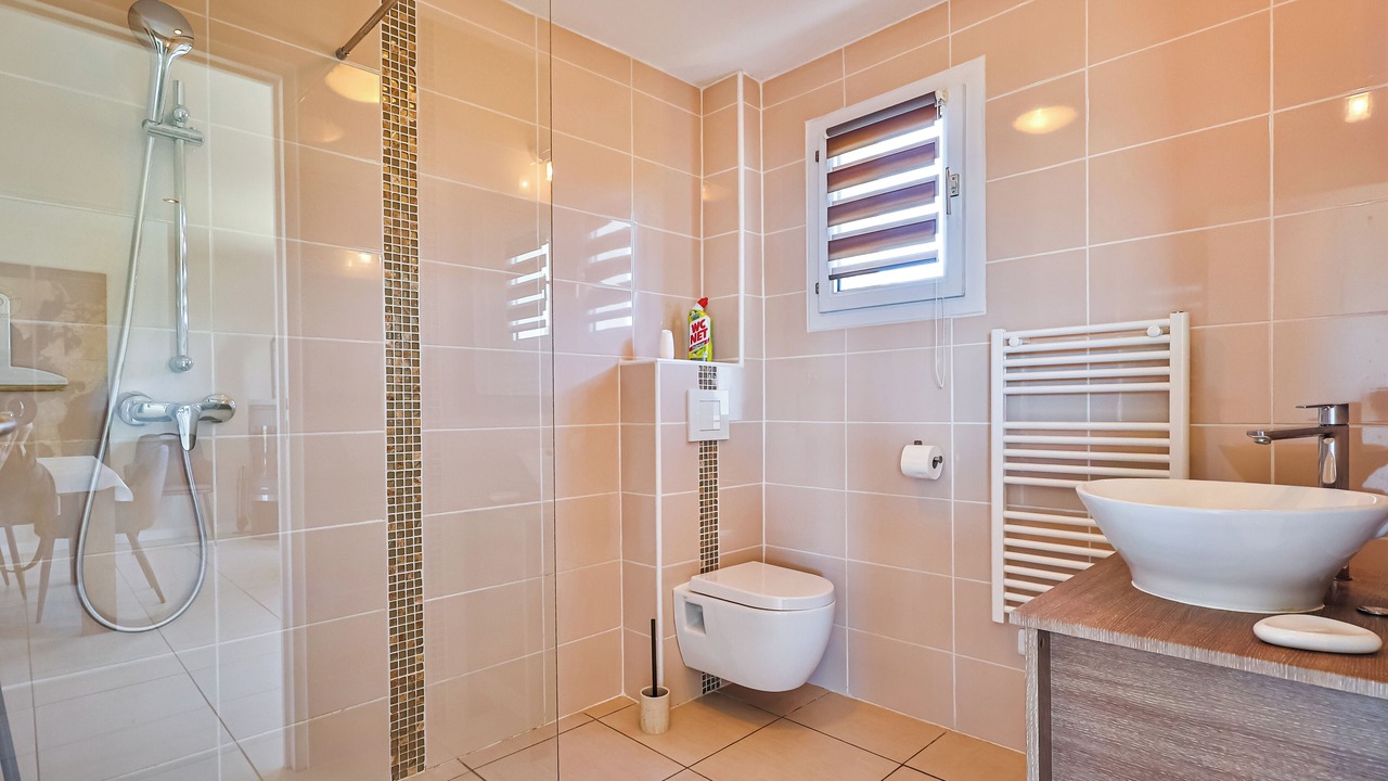 Photo of Bathroom in Quineville