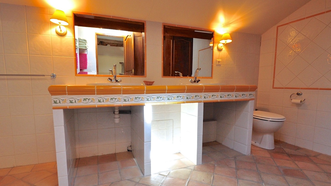 Photo of Bathroom in Thezan-des-Corbieres