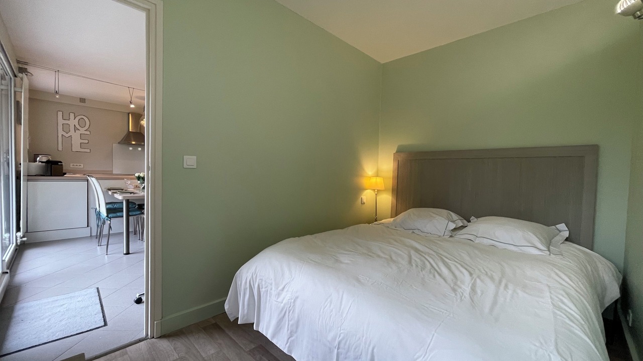 Photo of Bedroom in Deauville City Centre
