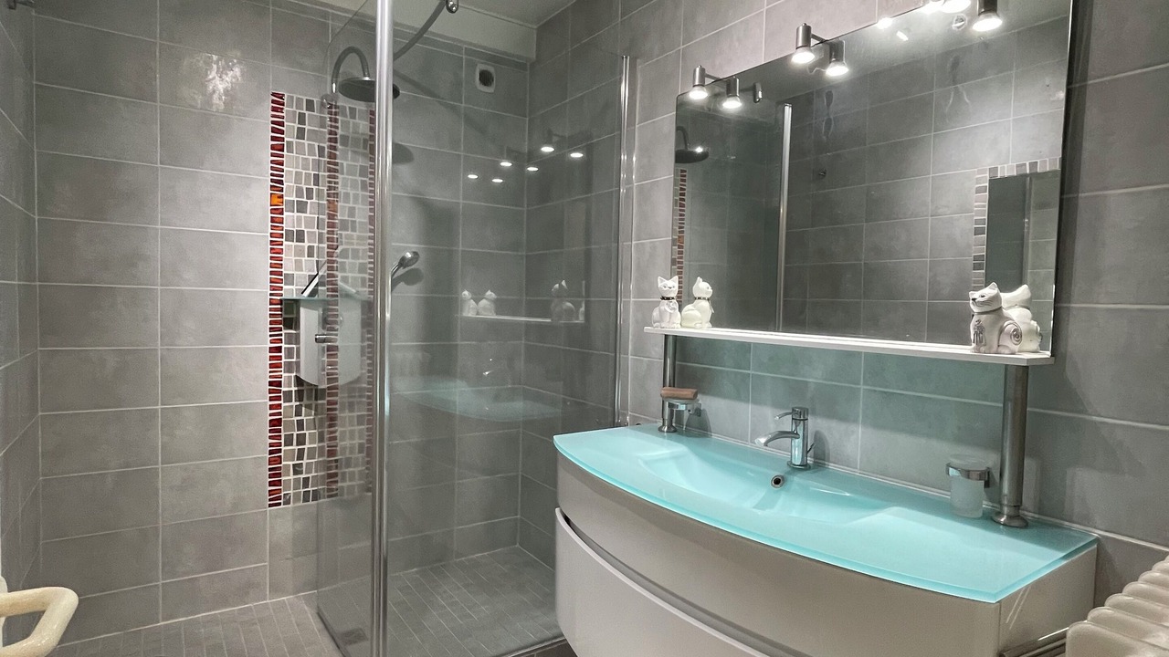 Photo of Bathroom in Deauville City Centre