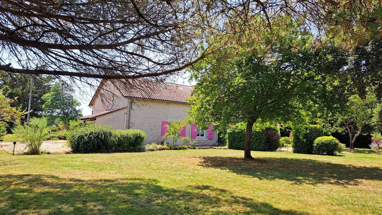 Photo of Others in Saint-Pierre-de-Buzet