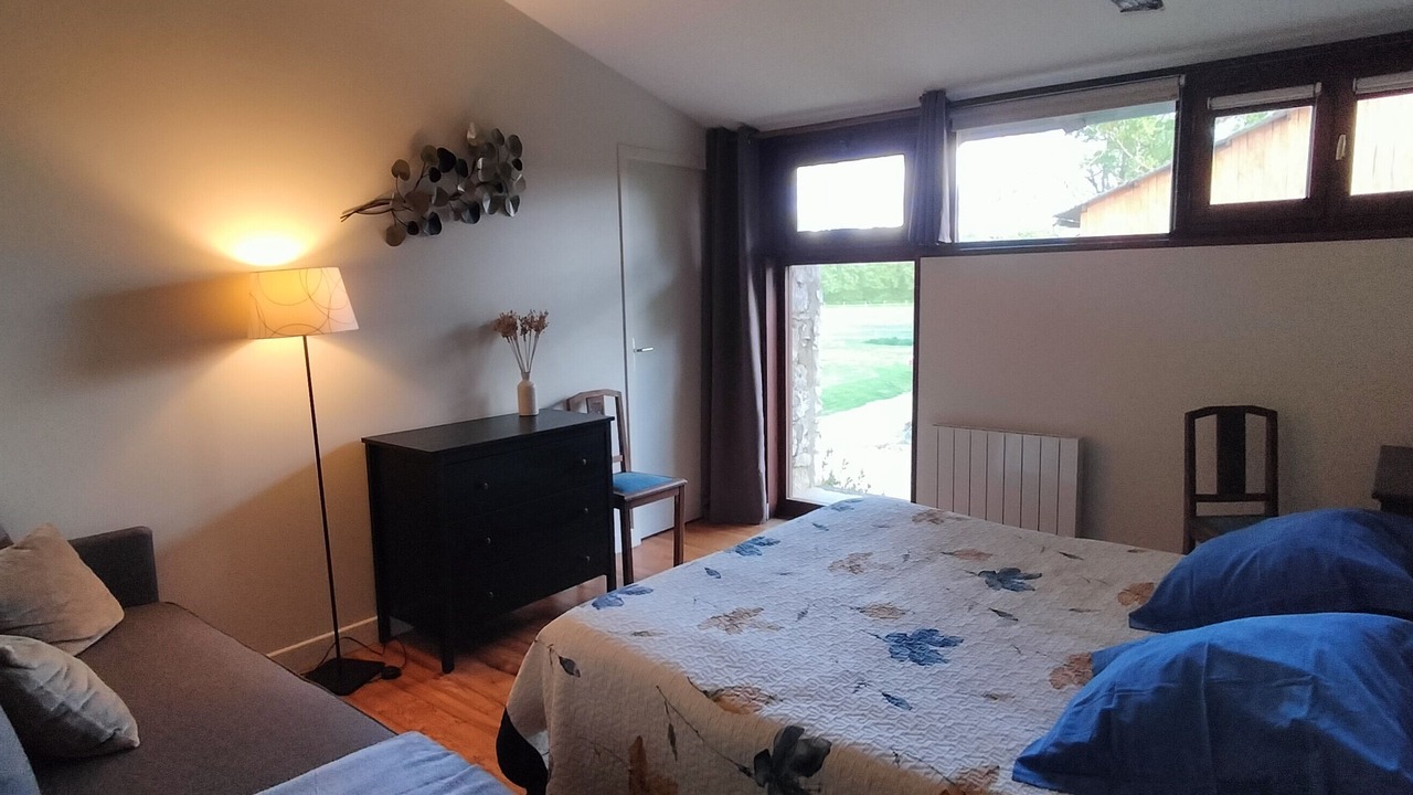 Photo of Bedroom in Maubec
