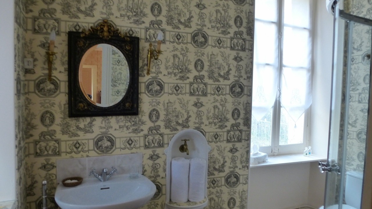 Photo of Bathroom in Troo