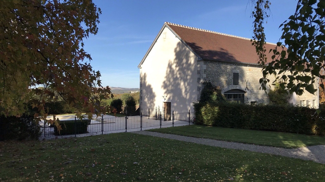 Photo of Outdoor in Druyes-les-Belles-Fontaines