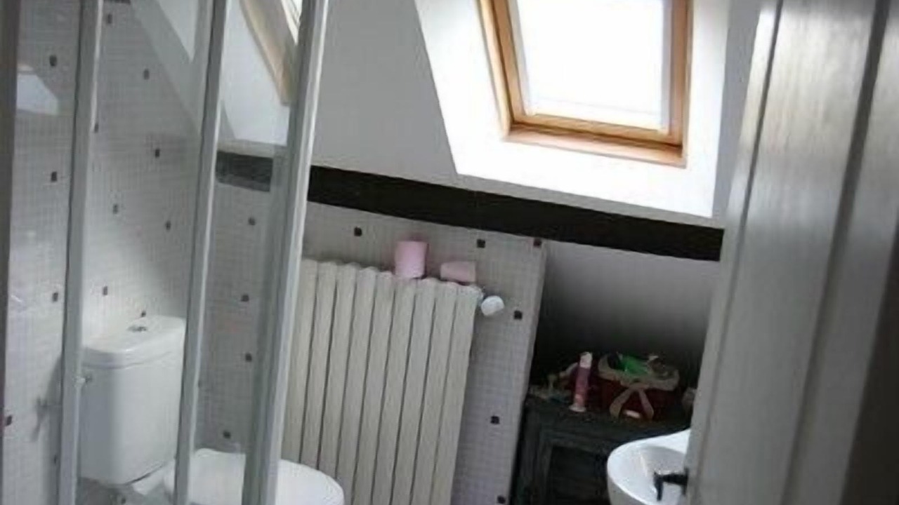 Photo of Bathroom in Druyes-les-Belles-Fontaines