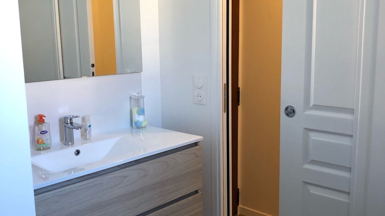 Photo of Bathroom in Druyes-les-Belles-Fontaines