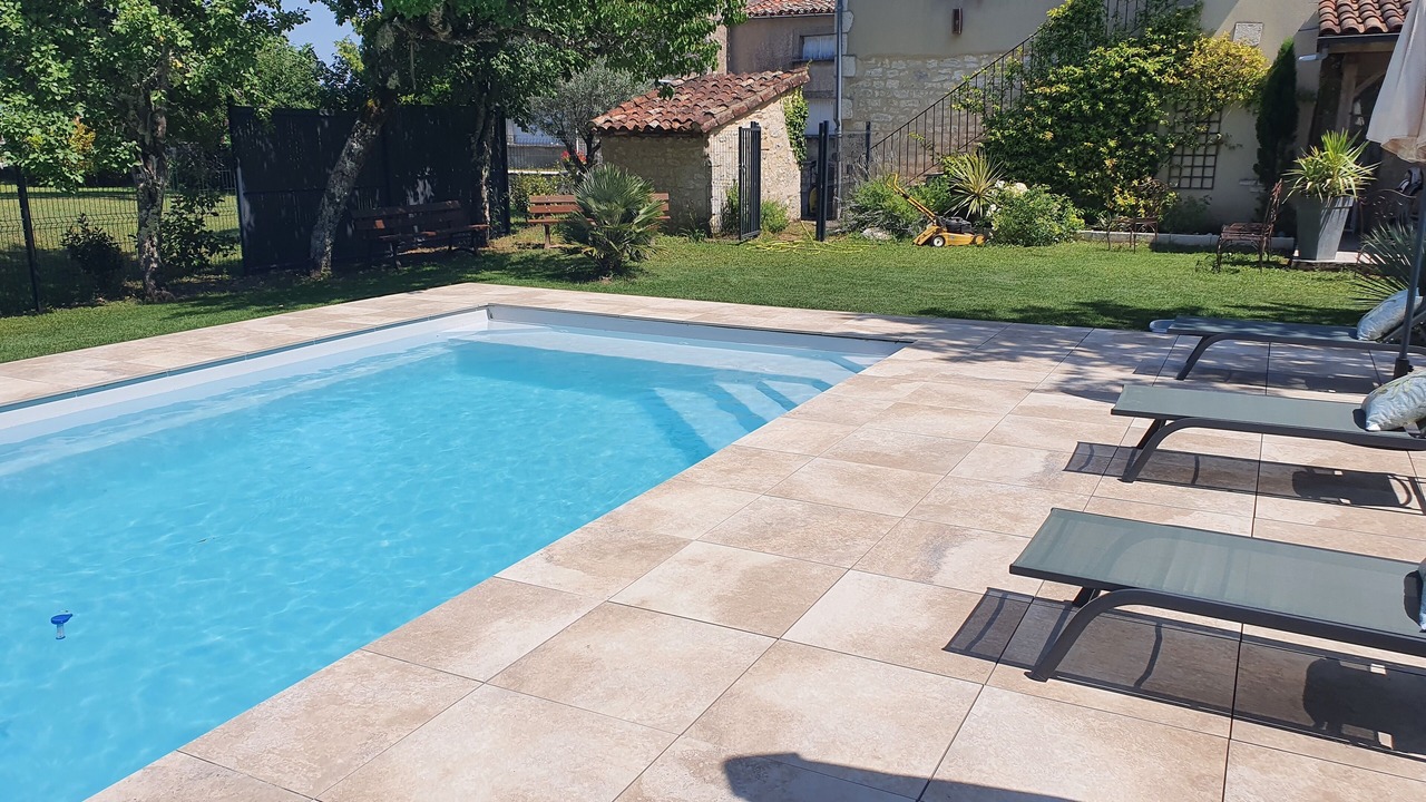 Photo of Outdoor in Loubers