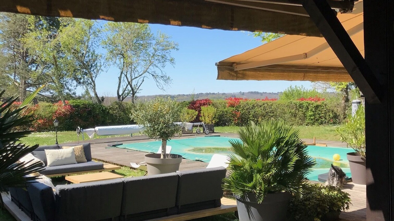 Photo of Patio Balcony in Saint-Martin-des-Combes
