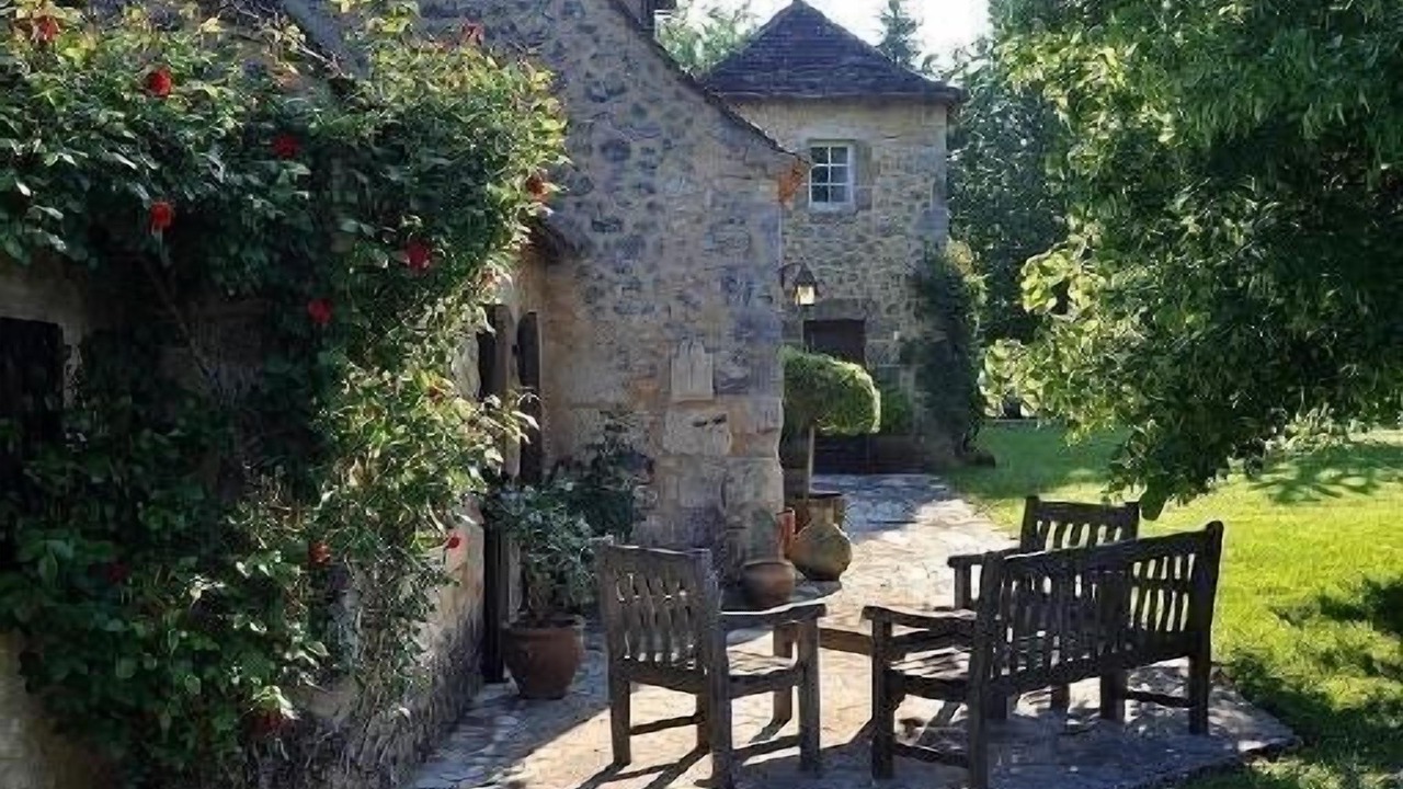 Photo of Patio Balcony in Saint-Martin-des-Combes