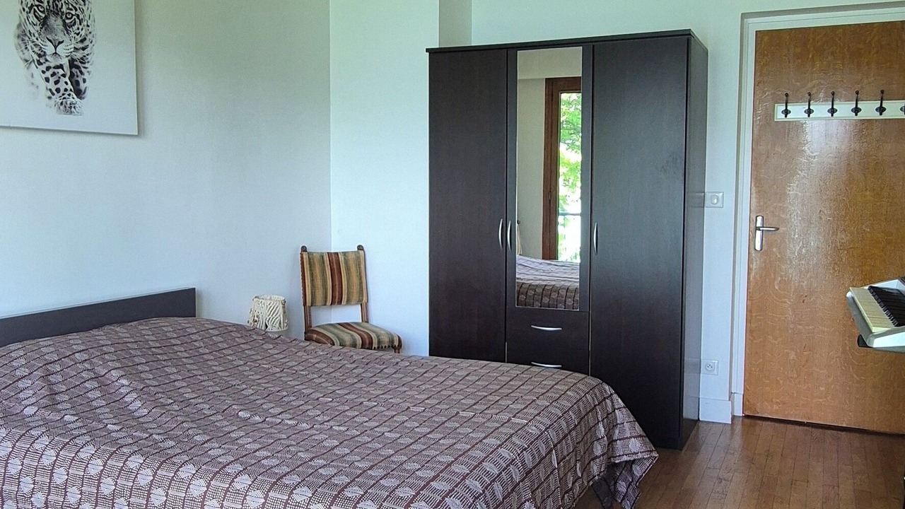 Photo of Bedroom in Bourdeau