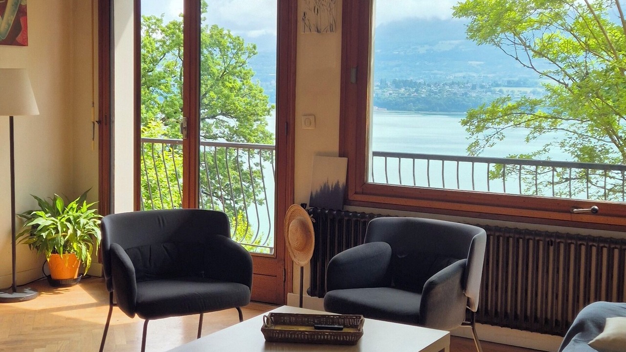 Photo of Livingroom in Bourdeau