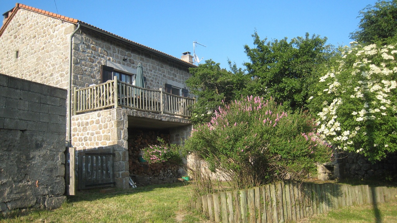 Photo of Outdoor in Auroux