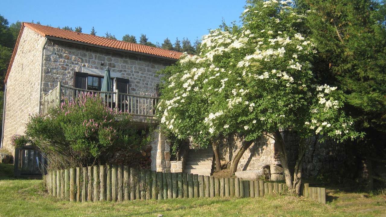 Photo of Outdoor in Auroux