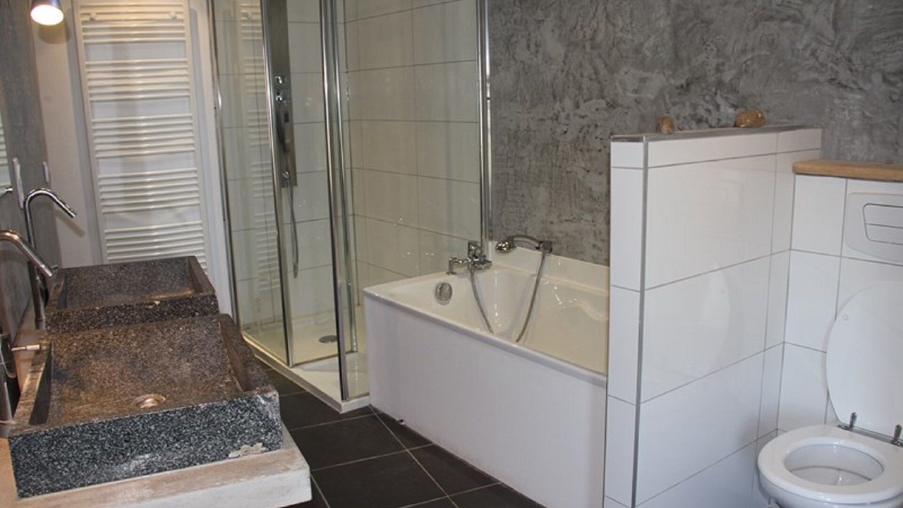 Photo of Bathroom in Ambonil