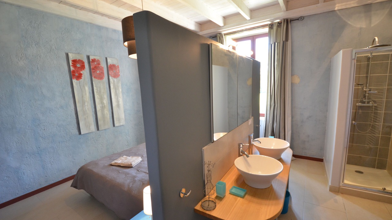 Photo of Bathroom in Lamotte-du-Rhone