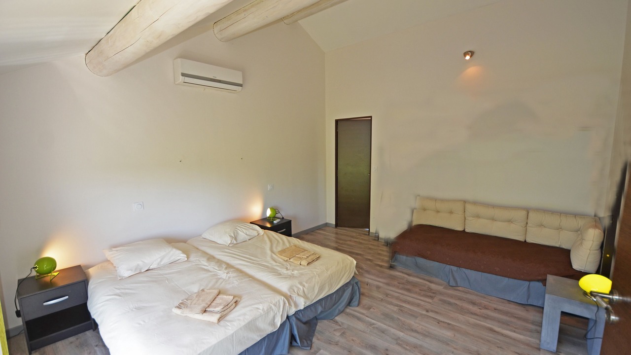 Photo of Bedroom in Lamotte-du-Rhone