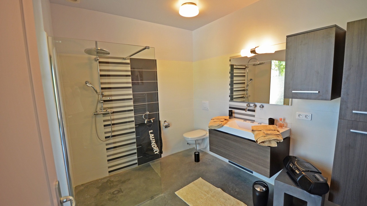 Photo of Bathroom in Lamotte-du-Rhone