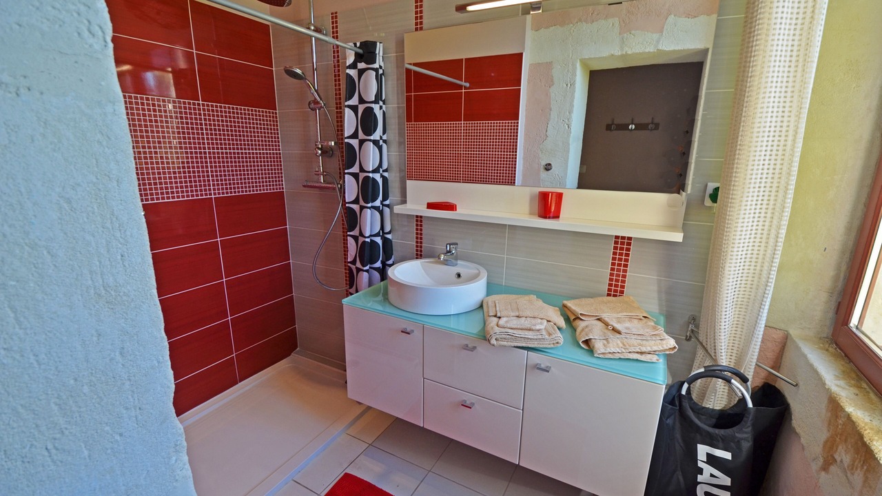 Photo of Bathroom in Lamotte-du-Rhone