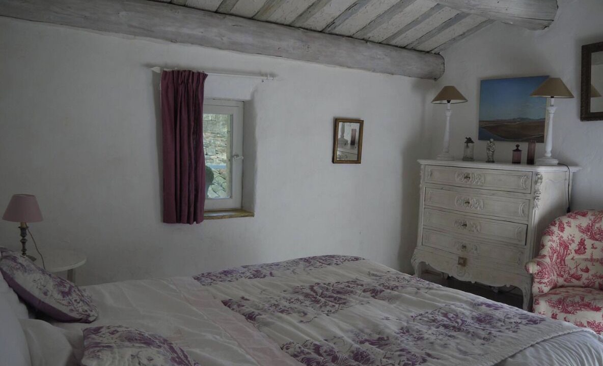 Photo of Bedroom in Montaren-et-Saint-Mediers