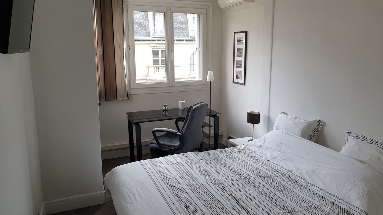 Photo of Bedroom in 17th Arrondissement