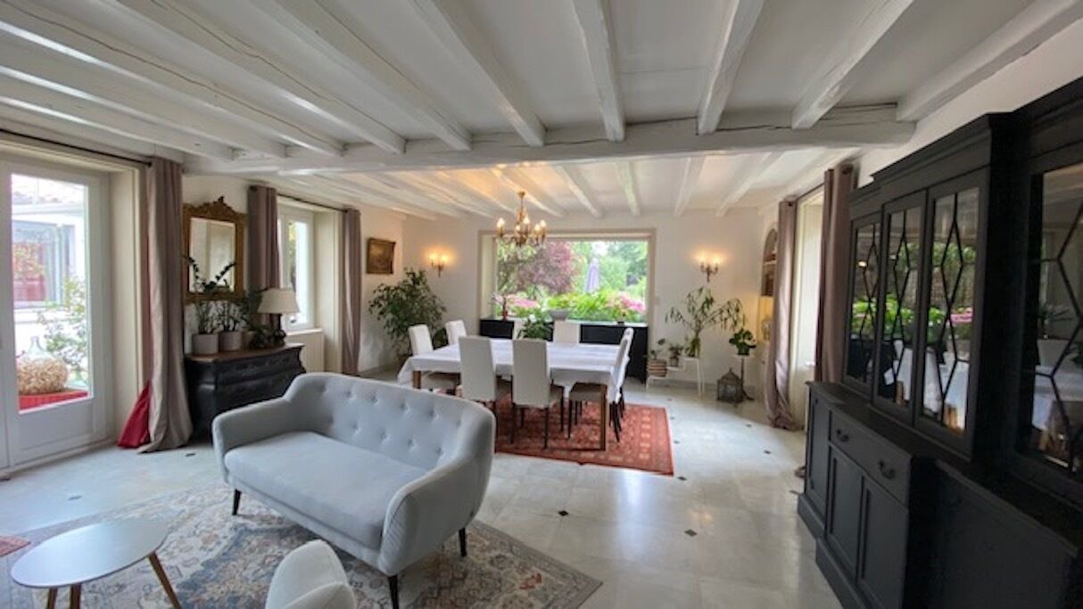 Photo of Livingroom in Champagne-les-Marais