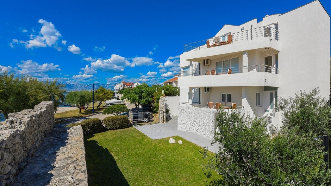 Photo of Outdoor in Nin