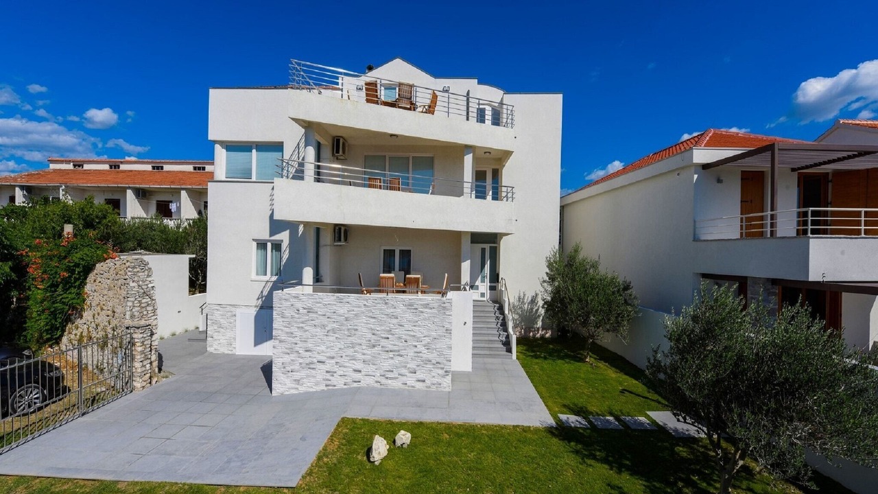 Photo of Outdoor in Nin