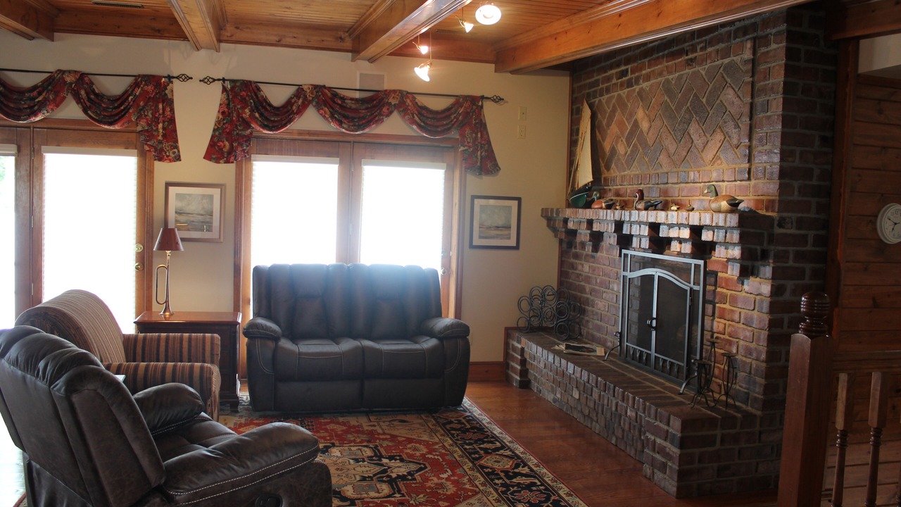 Photo of Bedroom in Roach