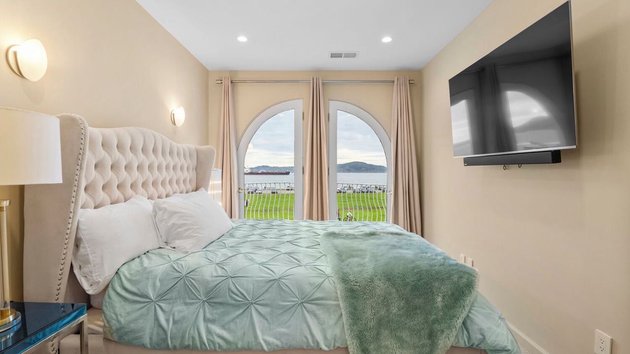 Photo of Bedroom in Marina District