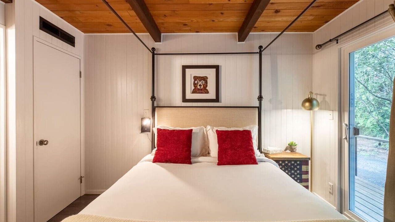 Photo of Bedroom in Lakeside