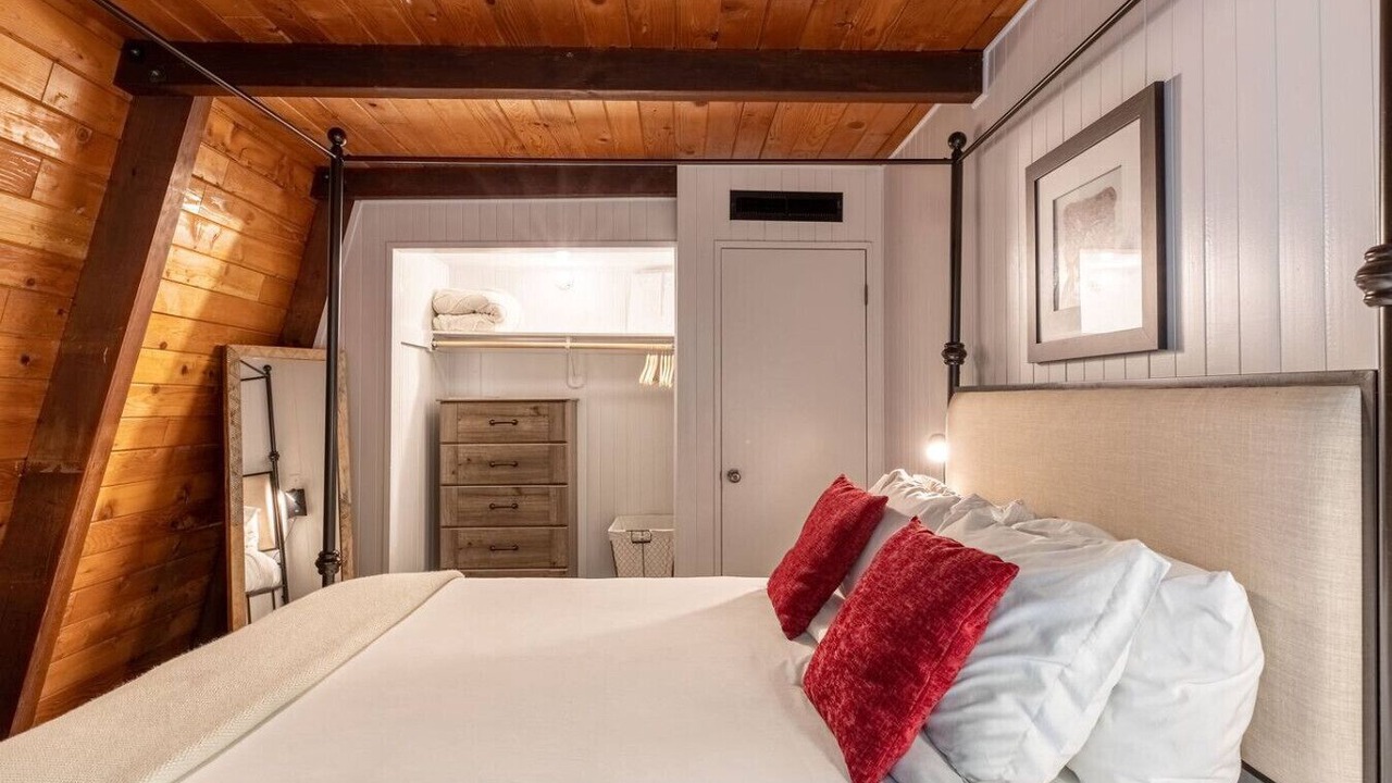 Photo of Bedroom in Lakeside