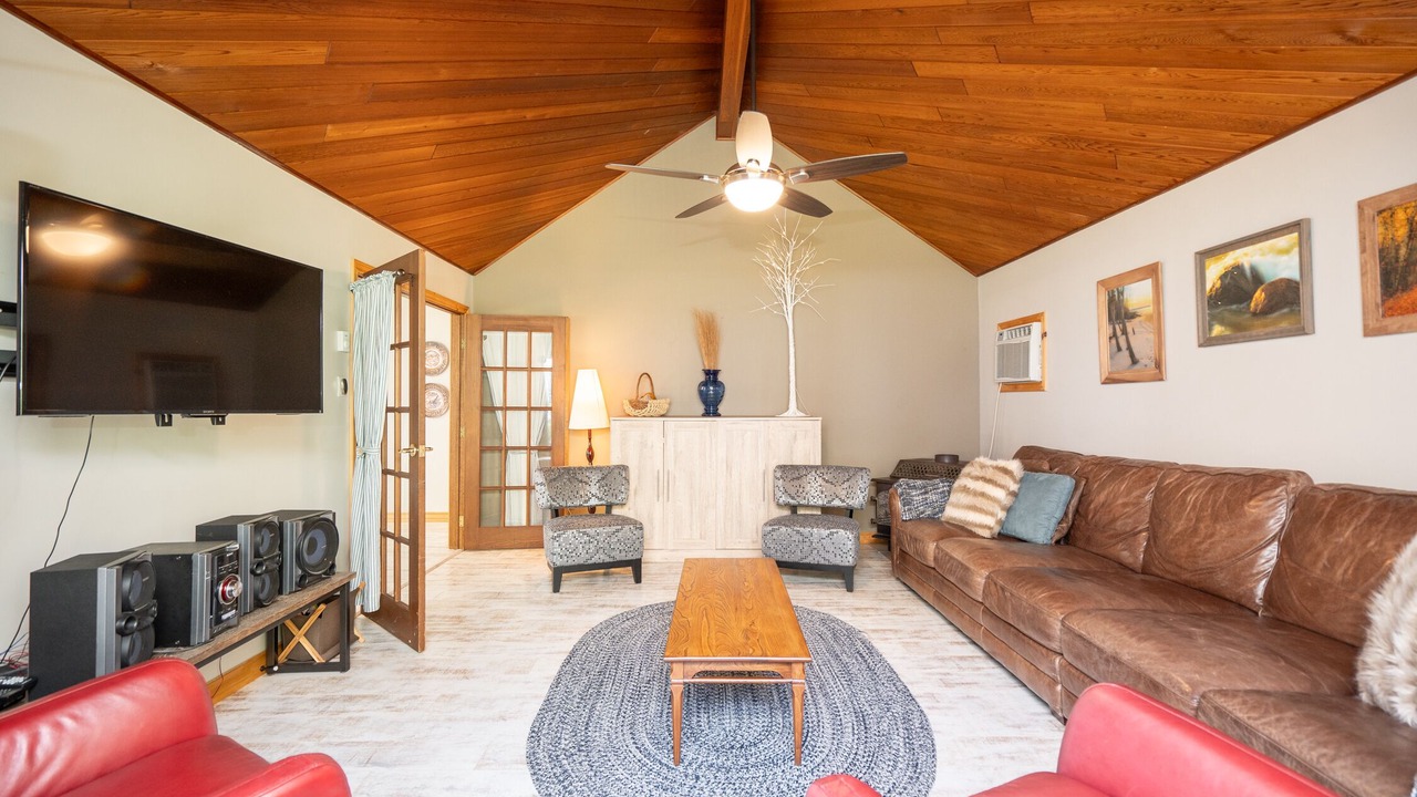 Photo of Livingroom in Victoria Beach