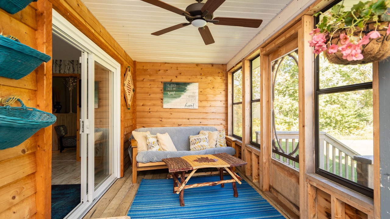 Photo of Livingroom in Victoria Beach