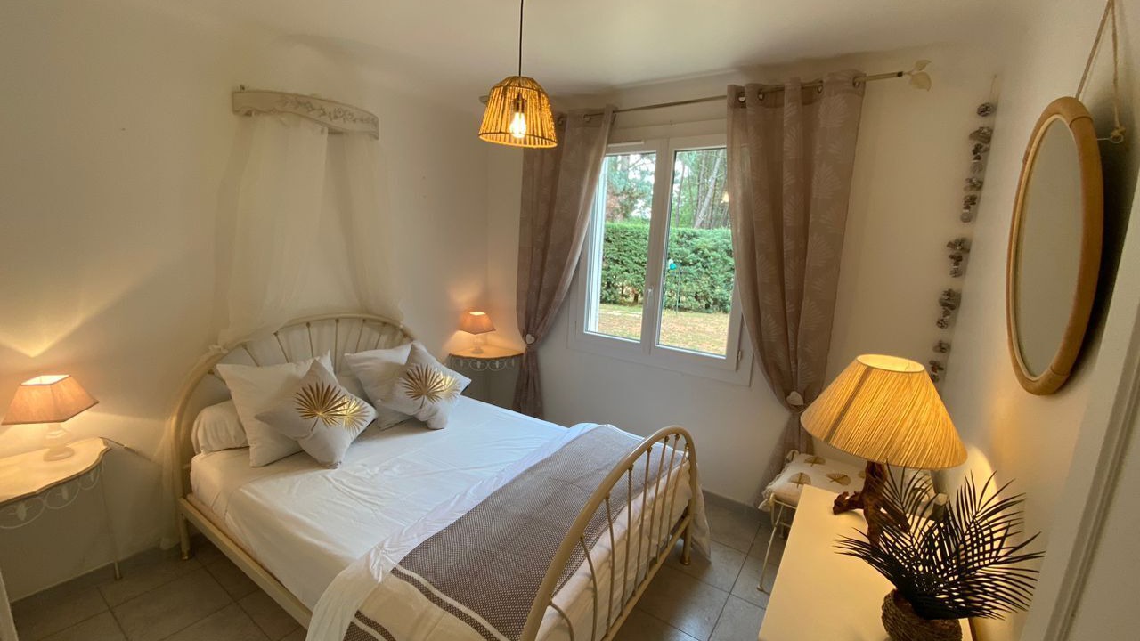 Photo of Bedroom in Roussillon