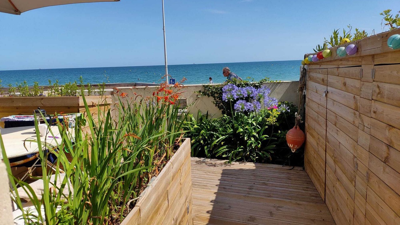 Photo of Patio Balcony in Lion-sur-Mer