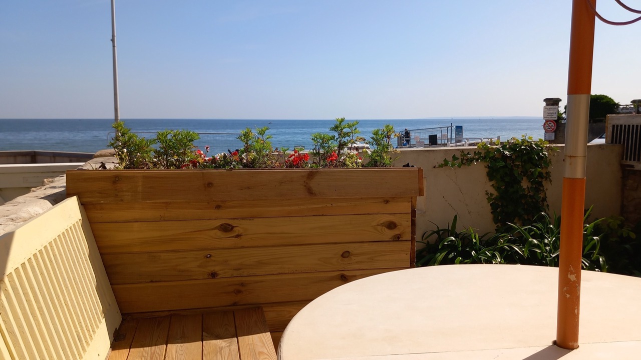 Photo of Patio Balcony in Lion-sur-Mer