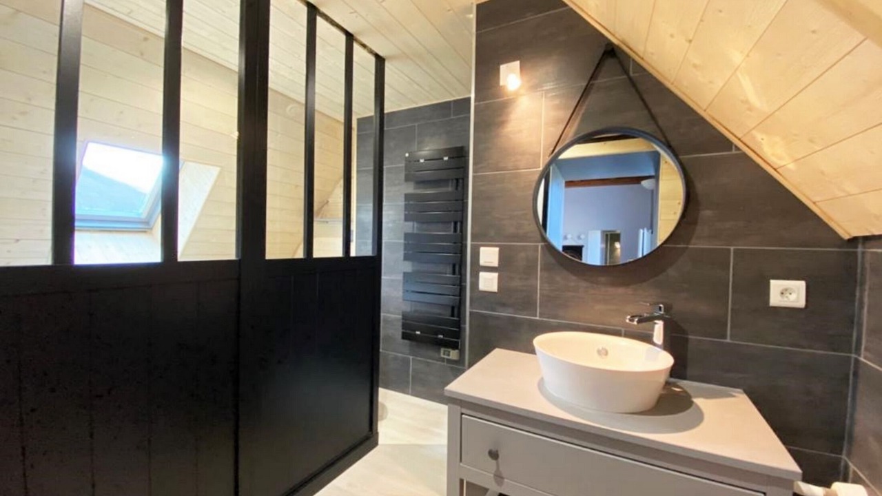 Photo of Bathroom in Campan