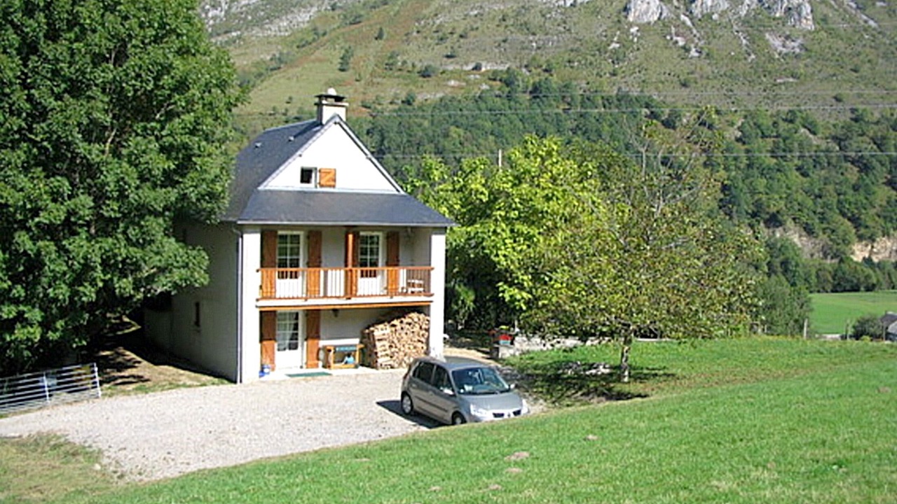 Photo of Outdoor in Campan