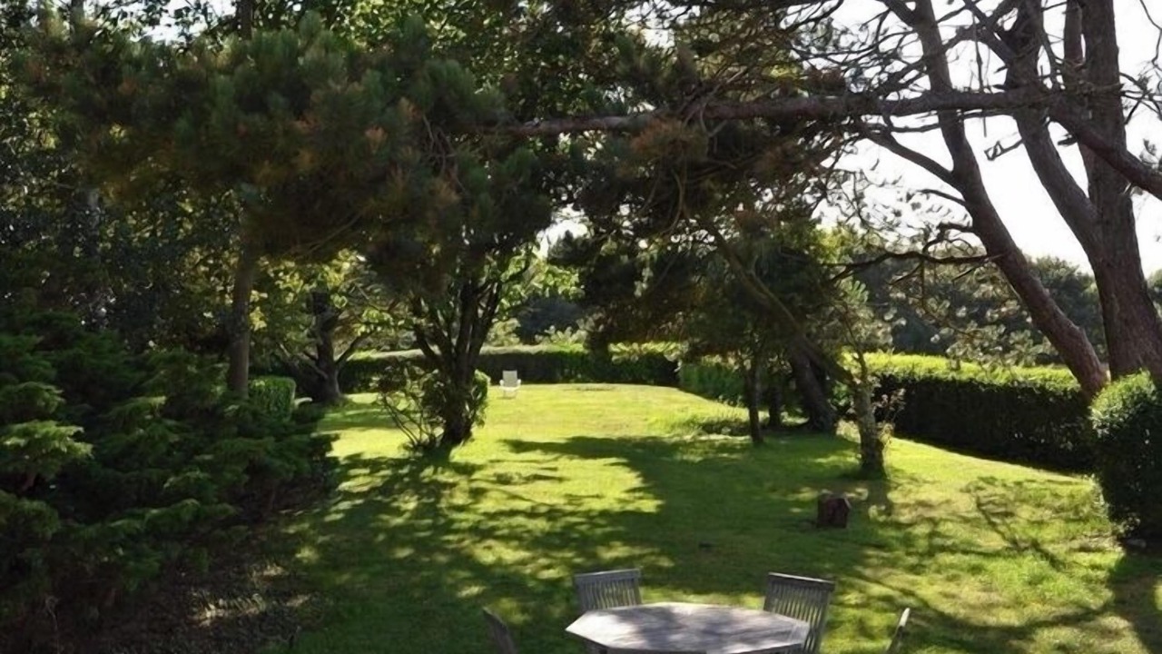 Photo of Outdoor in Commes