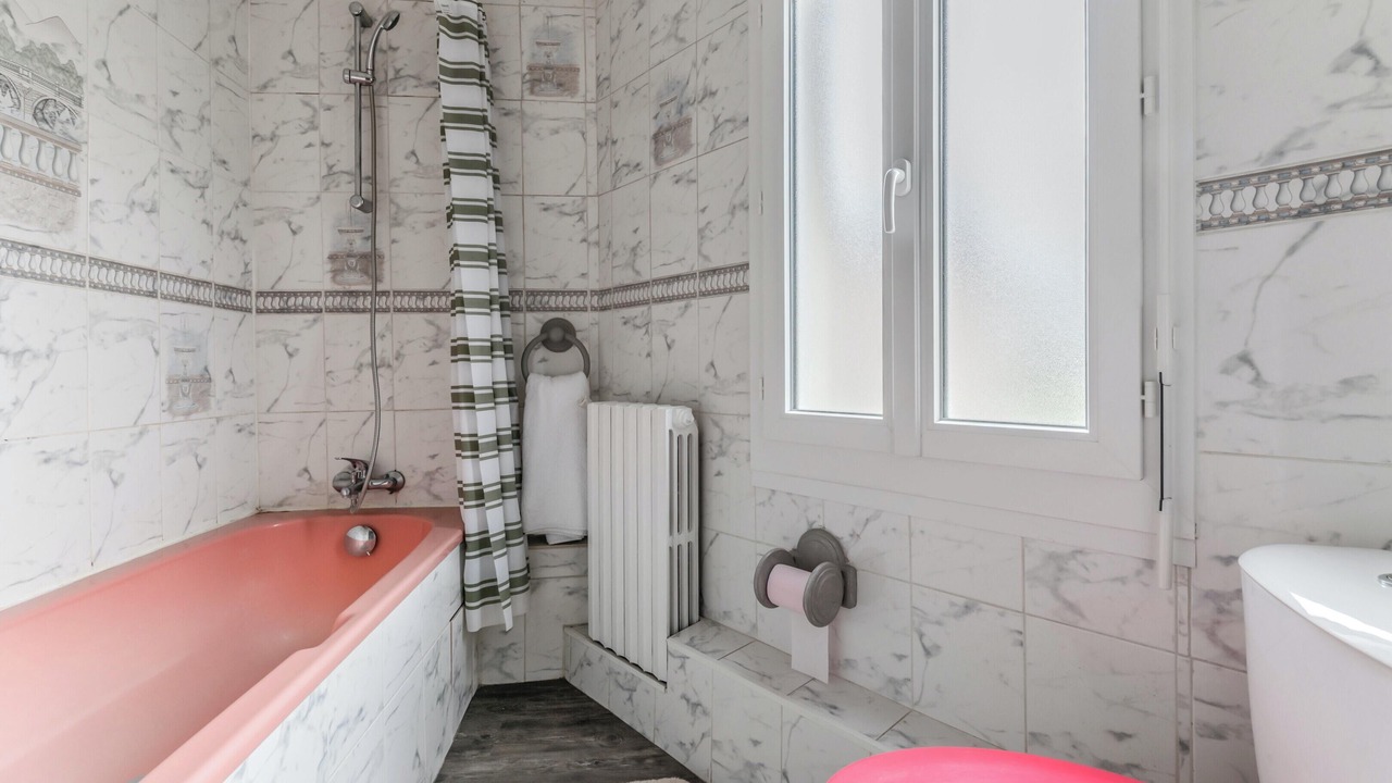 Photo of Bathroom in Bourbon-Lancy