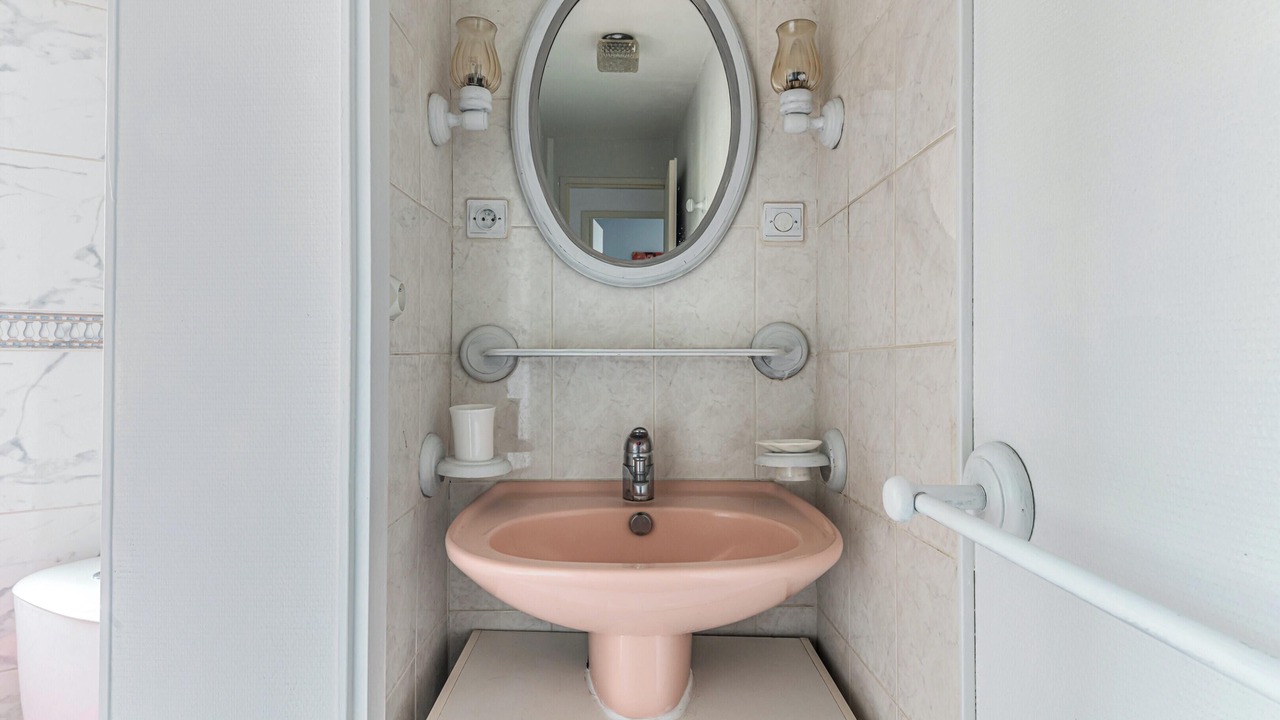 Photo of Bathroom in Bourbon-Lancy