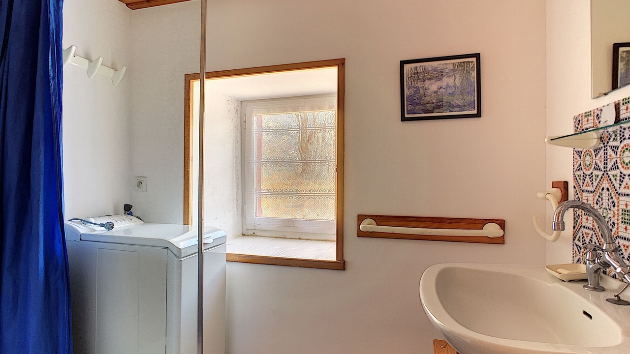 Photo of Bathroom in Llo