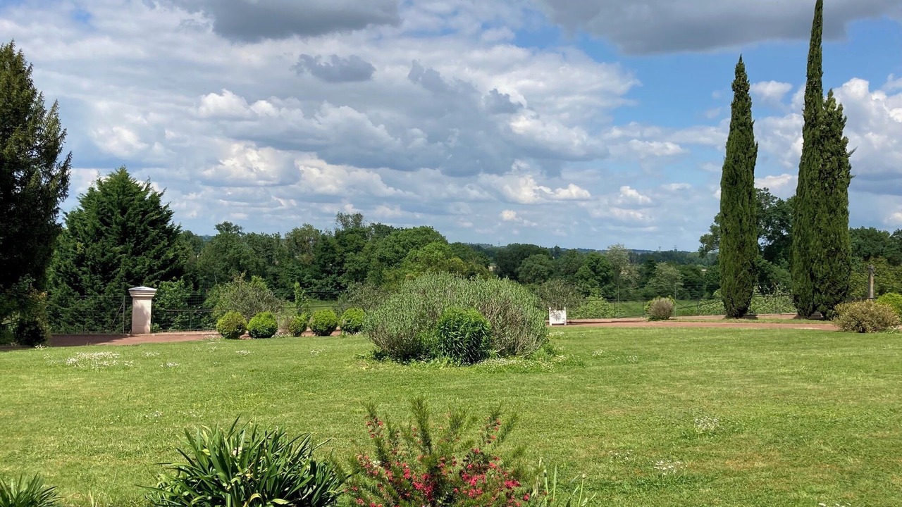 Photo of Outdoor in Larcay