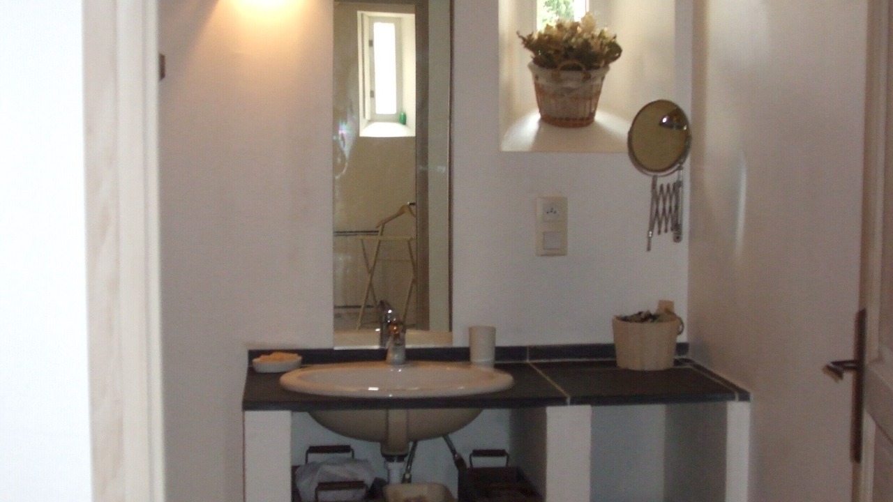 Photo of Bathroom in Cheffes