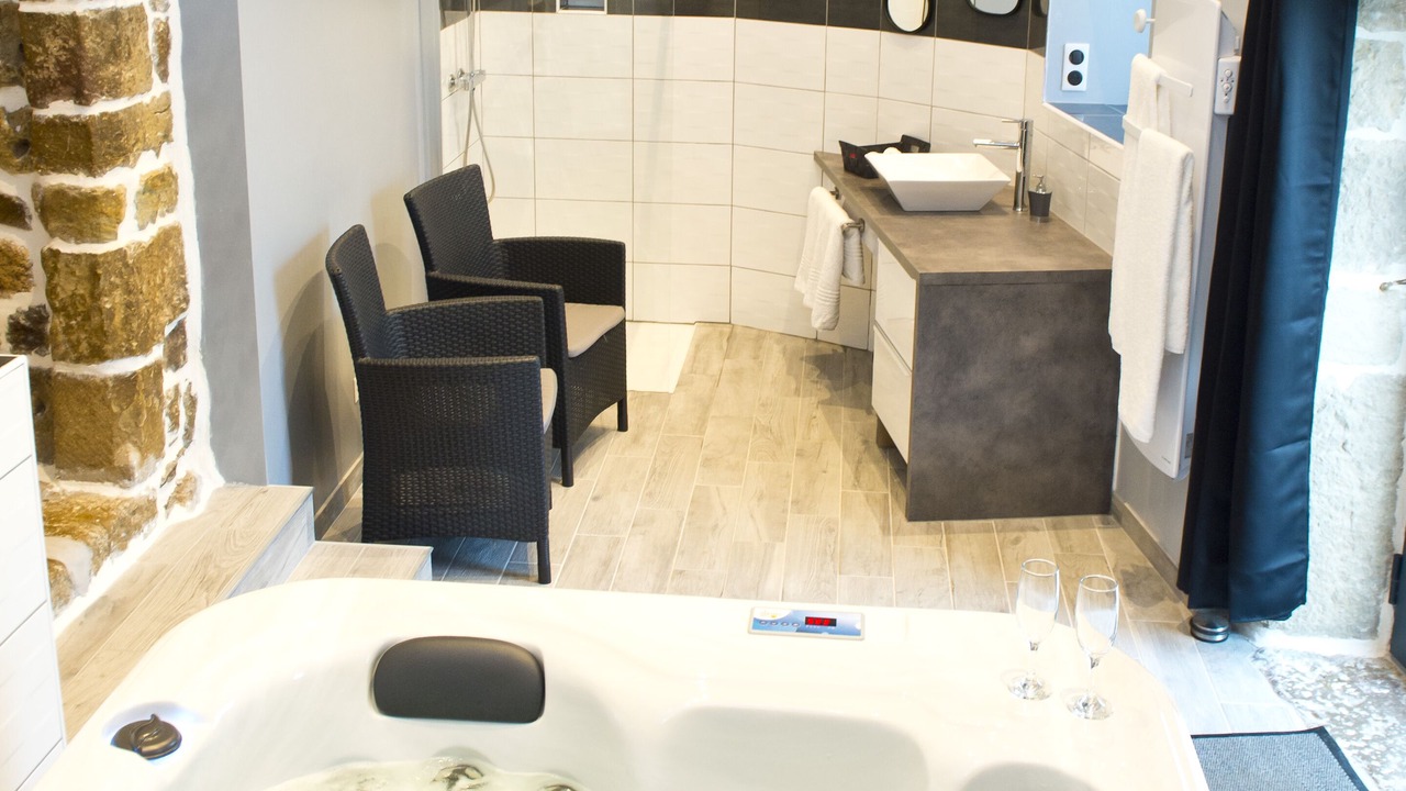Photo of Bathroom in Recoules-Previnquieres