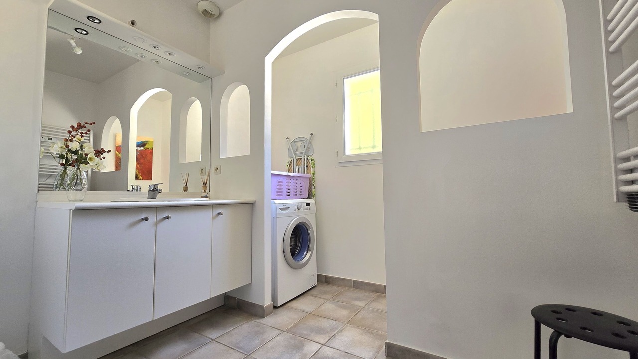 Photo of Bathroom in Entrechaux